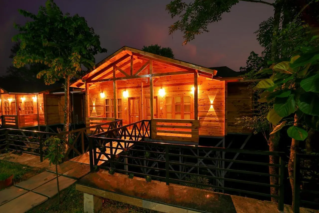 קאלפטה Woodrose Resort 2*,  הודו